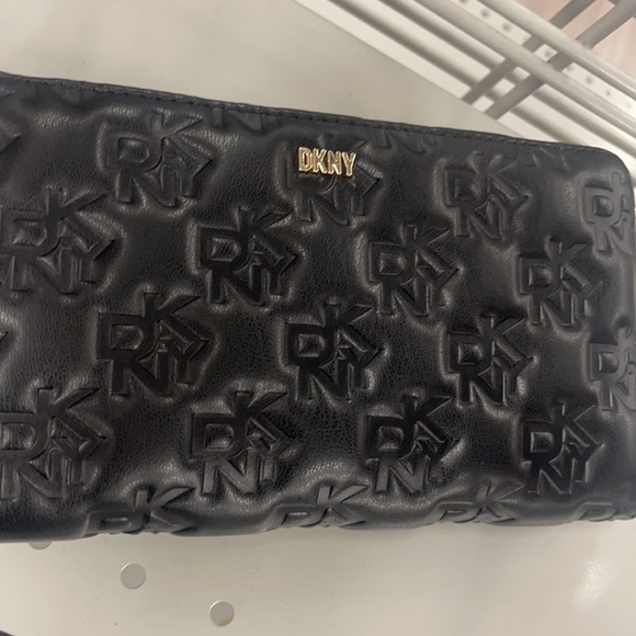 NWT DKNY LOGO WALLET - Picture 6 of 12